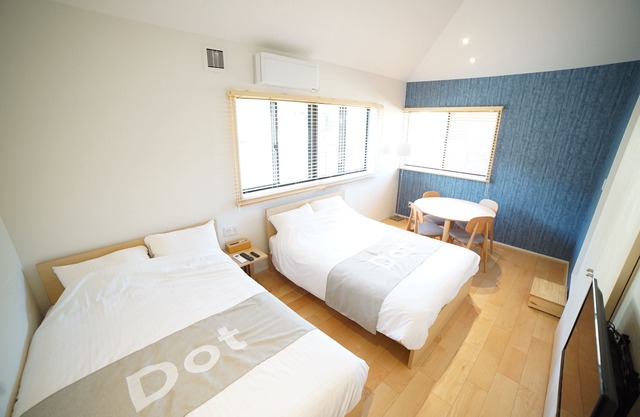 Dot Hostel&Bar