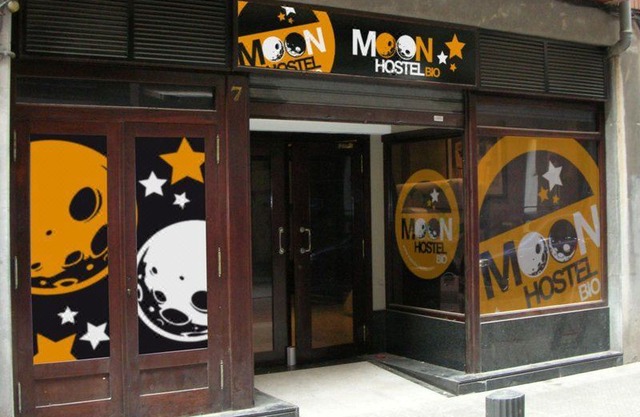 Moon Hostel Bio