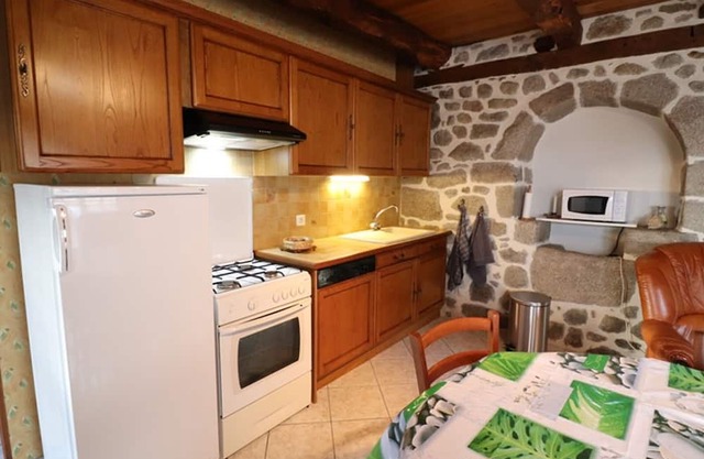 Gite Sansac-Veinazès, 2 bedrooms, 4 persons