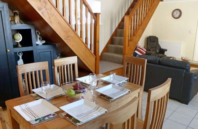 Beautiful private villa for 6 guests with WIFI, TV, patio, pets allowed and parking