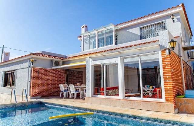 Villa Monbijou para 6 con piscina privada y Wi-Fi