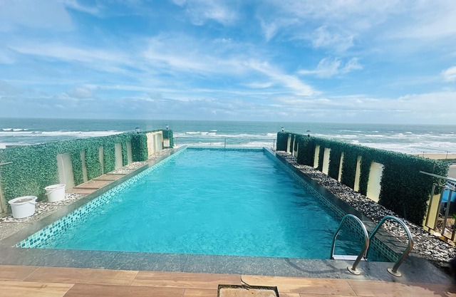 The Bay Suites Puri With Sea View