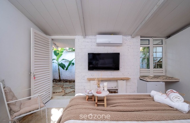 Cozy Lakefront Suites RGB