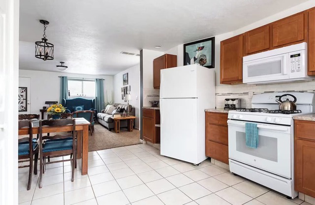 Charming 2-bedroom apartment with AC/Heating, WiFi in delightful Wyoming