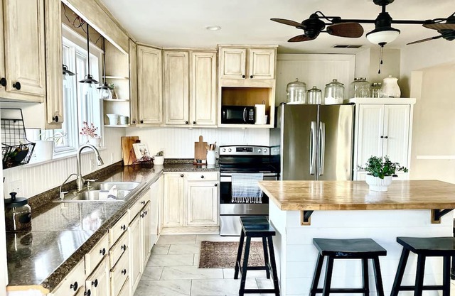 Cozy, Charming, & Spacious 4-bedroom. 2.5 bath, in the heart of Delta.