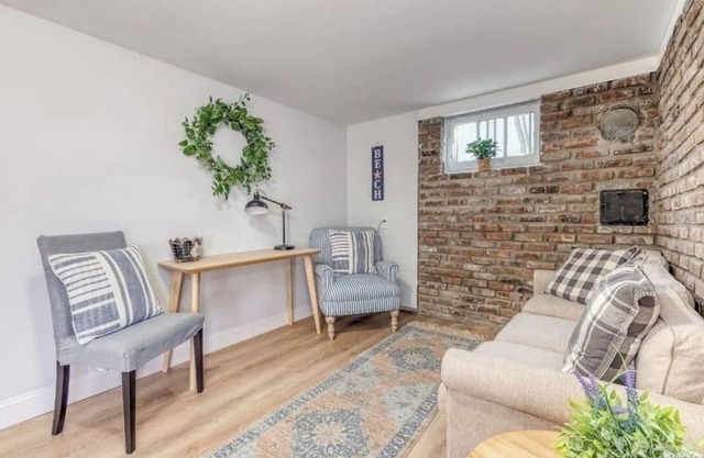 Charming Hilltop one bedroom apartment in Sound Beach