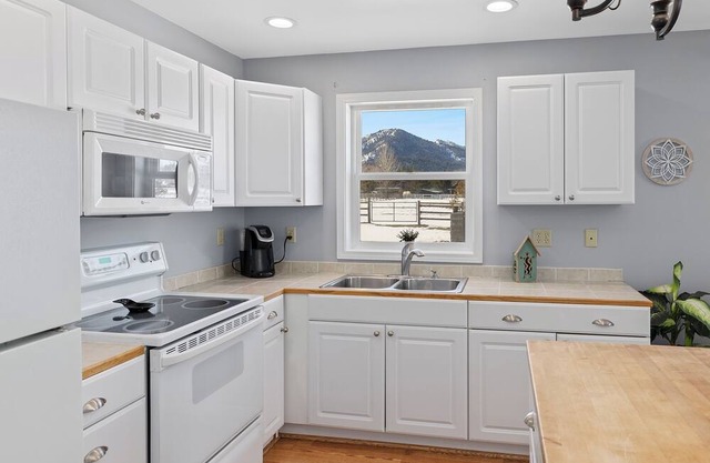 Cozy 1-bedroom apartment with fitness room, WiFi in beautiful Cle Elum
