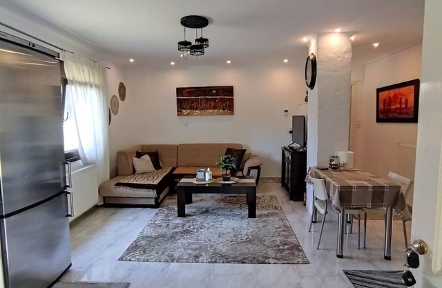 Oasis Cottage Rental Property 10 min away from town!