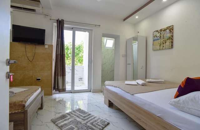 Studio Room w Balcony 6 min to Beach in Montenegro