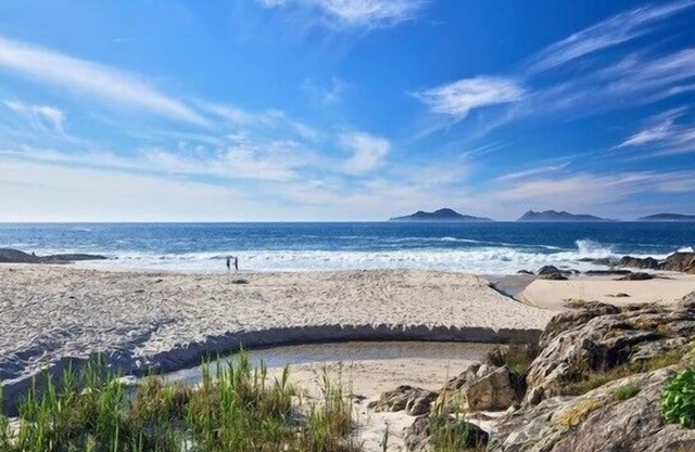House in the best beach of the Vigo estuary