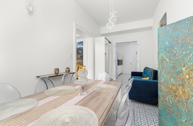 Yellow Apartment in Bytom by Renters