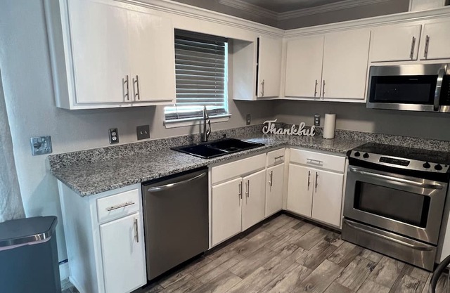 Luxury, Centrally Located Family Retreat home!