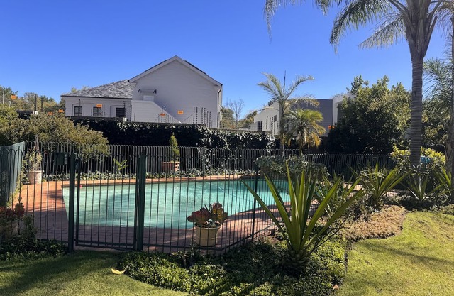 Beautiful Flat in the heart of Bryanston with Backup power, Wi-Fi and Netflix