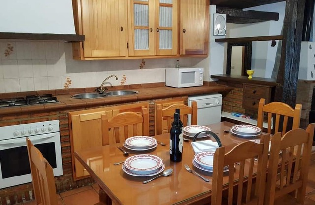 Holiday Home 'Casa Paco' with Mountain View, Private Pool and Wi-Fi