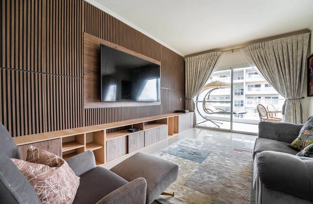 Urban Pumpkin 3-bedroom Apartment, Gerrard road
