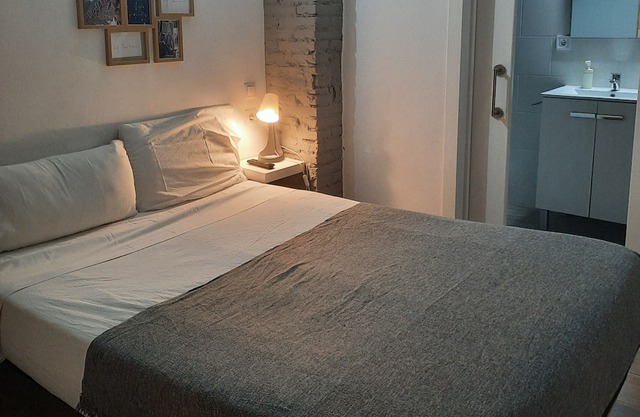Cozy Apartment With Balcony - Wifi Free