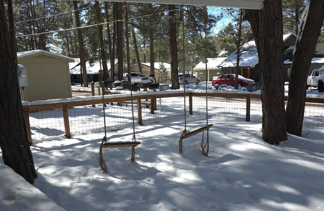 Beautiful remodeled Cottage central locationed, 36 mile from Sunrise ski resort