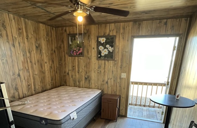 Crane, TX Efficiency Rental