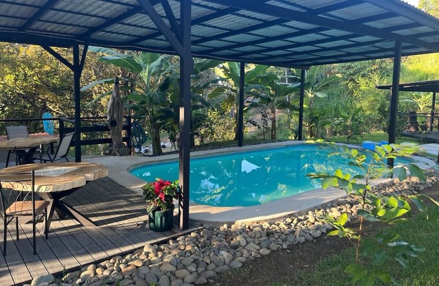 Modern Jungle Cabana#9 - 4 Bedrooms with 2 King, 2 bunk beds and 2 bathrooms!