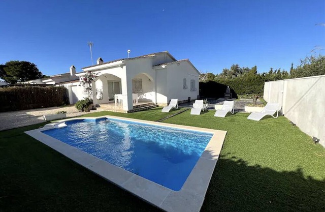 Agradable Villa con Piscina a 800m de la Playa