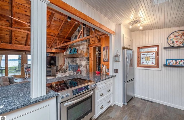 Cozy, yet spacious, Lakefront Cottage with perfect blend of modern and vintage.