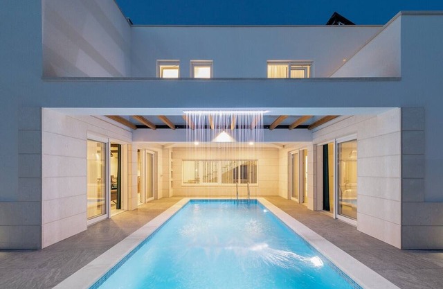 Superb Villa Symphony, heated pool - Beachfront