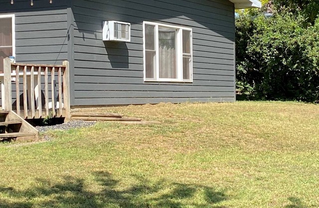 Cozy Cabin along Apple tree road with access to boat ramp for boating & fishing