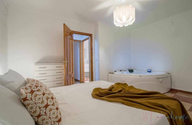 Suite con Jacuzzi en el Centro, ,vistas y Garaje