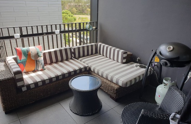 Eastern Suburbs Coastal Apartment with Large Balcony