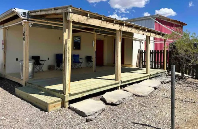 Lazy Bear Cabin, located only 19 miles from Big Bend National Park Entrance!
