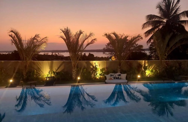 Luxury Suite - Sunset views, Pool + Jacuzzi
