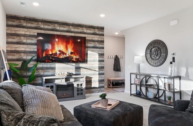 MARMON RETREAT w/private hot tub & theater