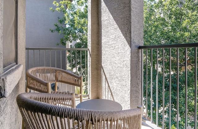 Modern Apartment in Prime Location (ID1401X027)