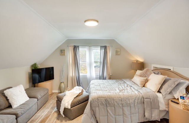 Ideally Located St Paul Studio: 5 Mi to Downtown!