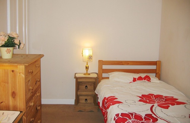 'AMANECER' - Modern two-bedroomed chalet located on Rainbows End Park, Bacton.