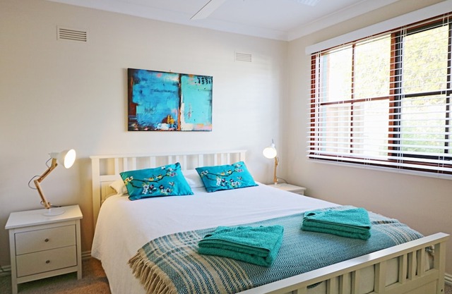 Jodi's Beach Retreat - Pet Friendly (2 bedroom apartment) 2+ Nights