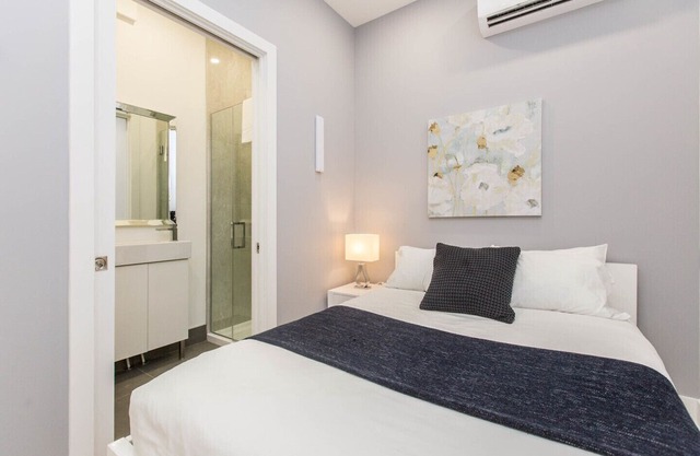Lofts du Parc Lahaie - Mile End - Cozy Modern Studio Apt 303