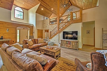 Luxe Hot Springs Cabin on Pond w/ Game Room!