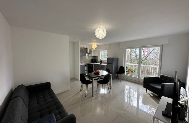 Bright F2 with balcony - comfort and convenience