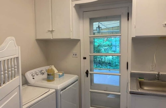Spacious 3-bedroom apartment in charming Fairfield with AC