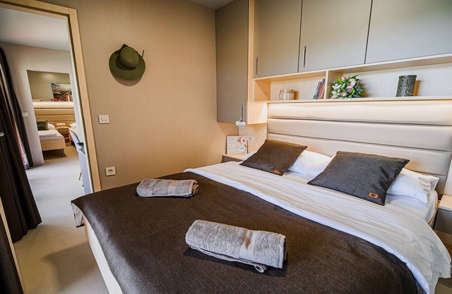 Three Bedroom Mobile Home 15/020