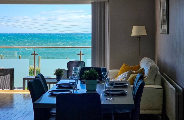 Beachside-Stunning seaview home