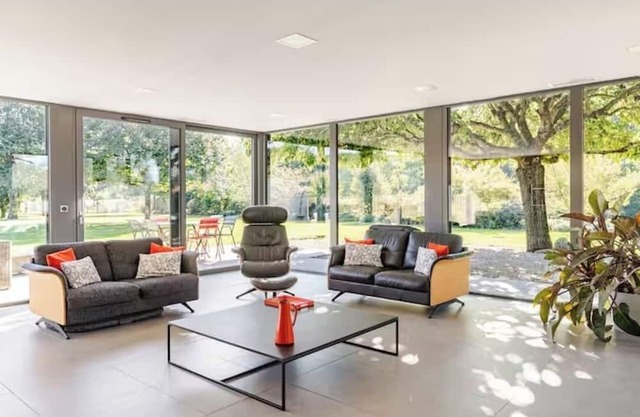 Villa with swimming pool, landscaped park 15mn from Bird Park 🐦