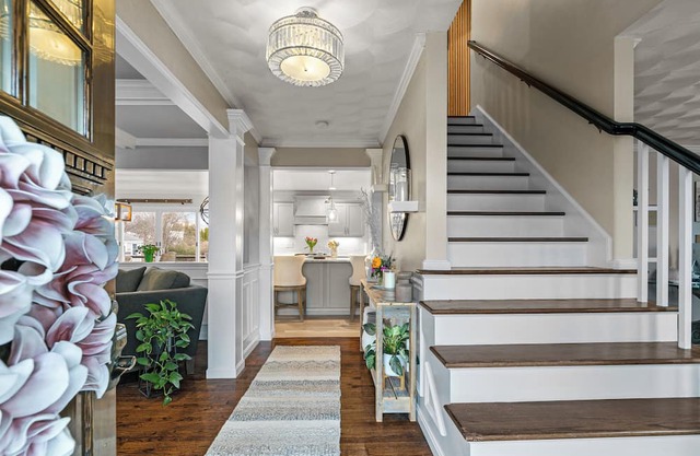 Coastal Middletown, RI home. Minutes to Newport. Heated, salt water pool.