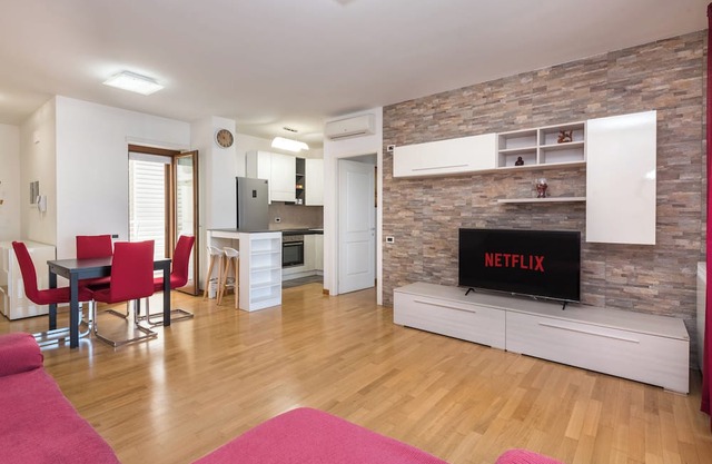Modern three-room apartment- Rome South- Airports and Campus