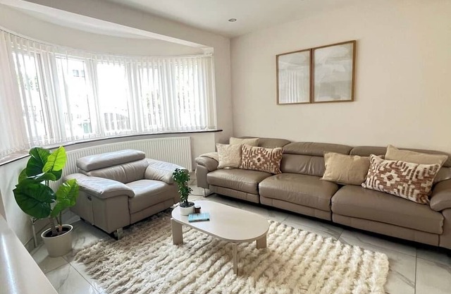 Stylish 2 Bedroom House Wembley