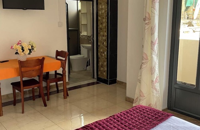 Nice place 10 minutes from International Airport, 3 min from Beau Vallon Mall.