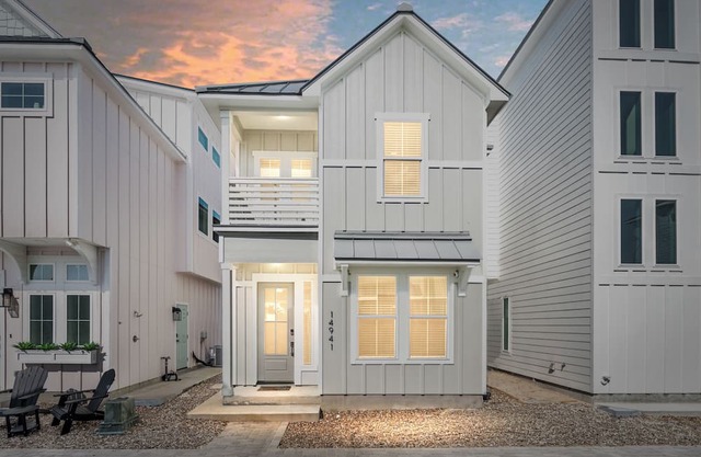 Beach Cottage on North Padre Island~Walk to beach~Canal access~Pool