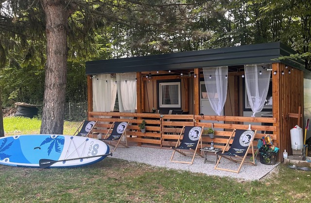 Cozy mini mobile home by the lake in Velenje - for families and pets