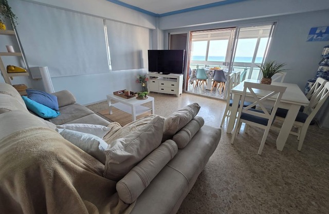 Beachfront house with fantastic views, full kitchen and quality wifi.